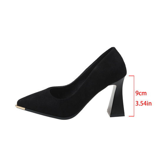 Damen Elegante spitz zulaufende Pumps mit skulpturellem Blockabsatz und goldener Zehenkappe Shop Nory