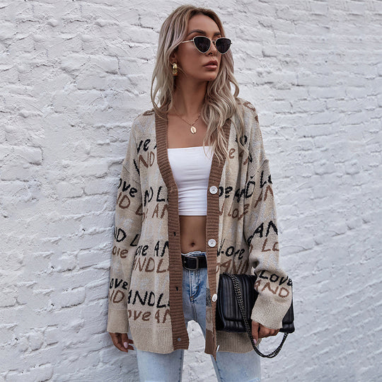 Damen Oversize-Strickcardigan mit Buchstabenjacquard, tiefem V‑Ausschnitt und Knopfleiste Shop Nory