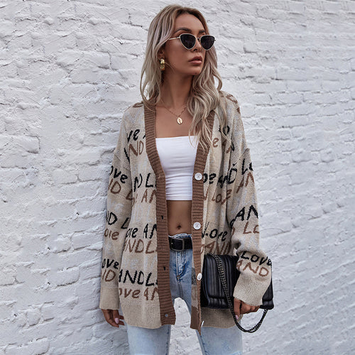 Damen Oversize-Strickcardigan mit Buchstabenjacquard, tiefem V‑Ausschnitt und Knopfleiste Shop Nory