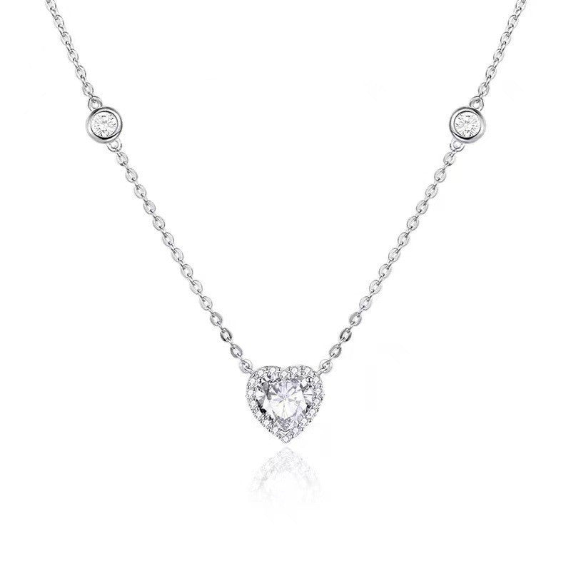 Damen Herzanhänger-Halskette mit funkelnden Zirkonia und eleganter Silberkette Shop Nory