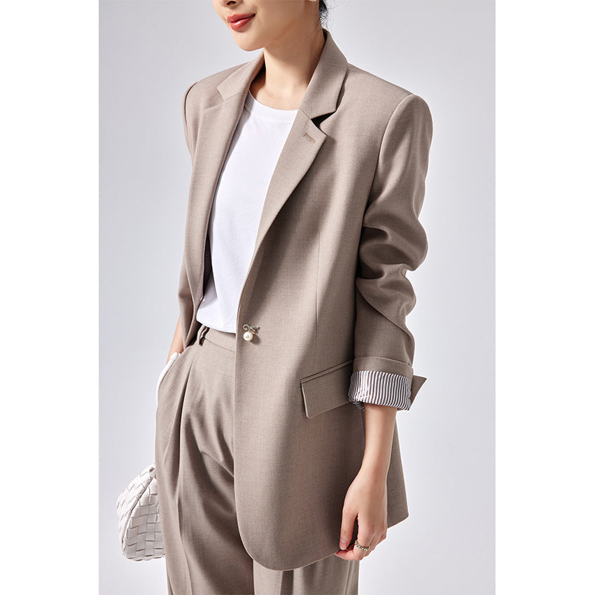 Damen Legeres Tailoring-Set mit Longline-Blazer und hochtaillierter Bundfaltenhose Shop Nory