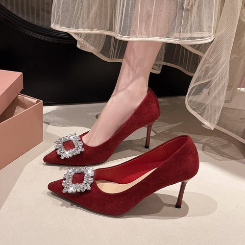 Damen elegante Pumps mit funkelndem Schmuckdetail