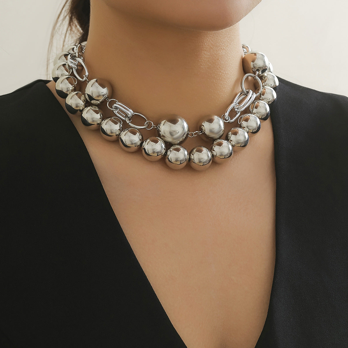 Damen mehrlagige Kettenhalskette mit glänzenden Kugeldetails Shop Nory