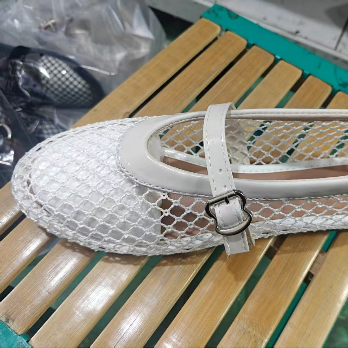 Damen Ballerina-Schuhe mit Netzdesign und verstellbarem Riemen