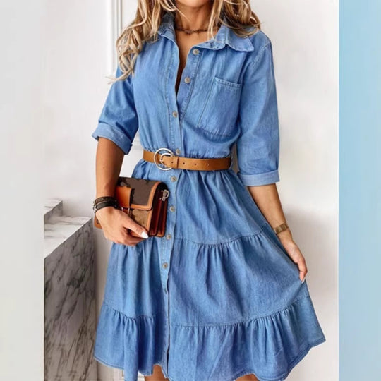 Damen Langes Denim‑Kleid mit Stufenrock, Hemdkragen und taillenbetontem Gummizug Shop Nory