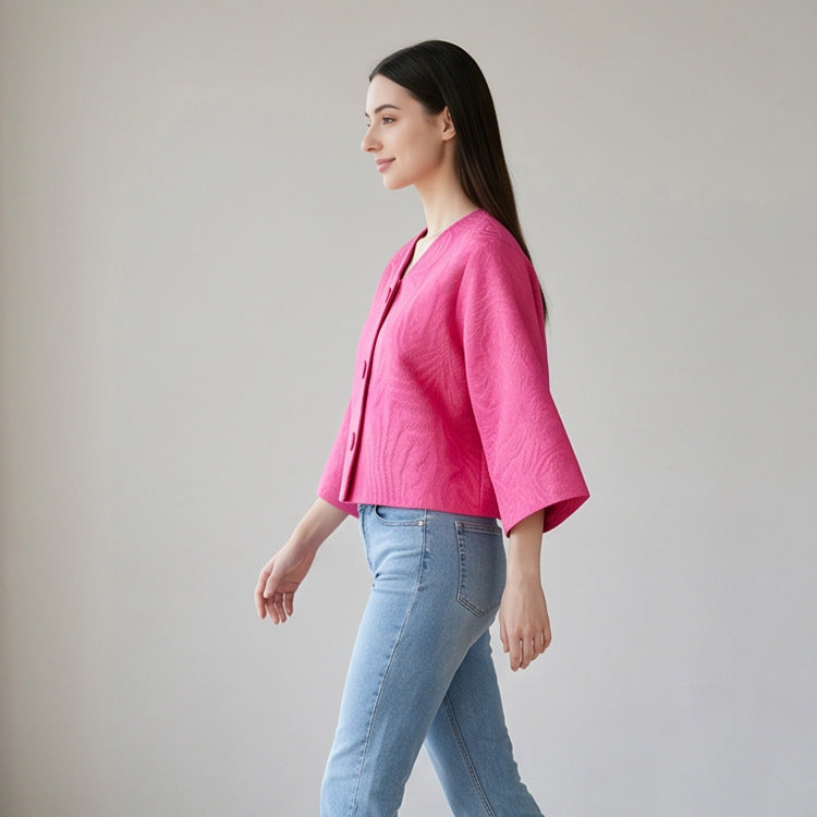 Damen Kurz geschnittene strukturierte Jacquardjacke mit Rundhalsausschnitt & großen Stoffknöpfen Shop Nory
