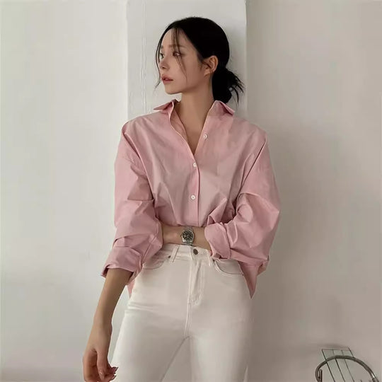 Damen Oversize-Kentkragenbluse aus leichter Baumwoll-Popeline mit kastiger Passform und krempelbaren Ärmeln Shop Nory
