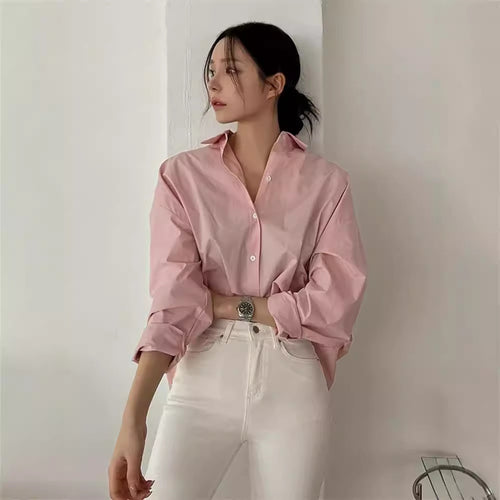 Damen Oversize-Kentkragenbluse aus leichter Baumwoll-Popeline mit kastiger Passform und krempelbaren Ärmeln Shop Nory