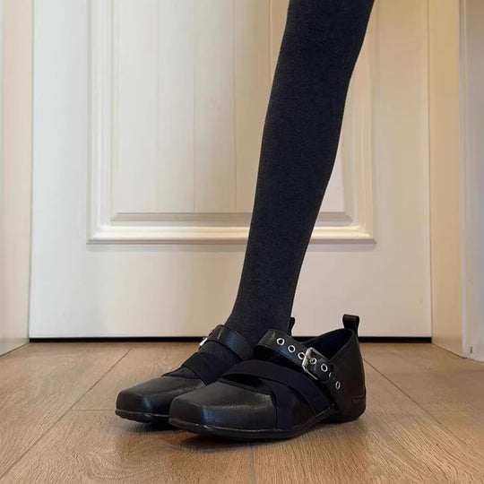 Damen Mary-Jane-Slipper mit quadratischer Zehenpartie, gekreuzten Elastikriemen und Ziergurt Shop Nory