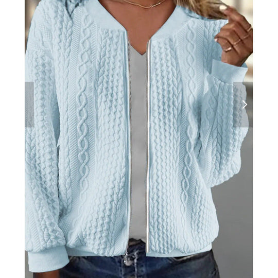 Damen Strickjacke mit modernem Kabelstrickmuster und eleganter Schnittführung