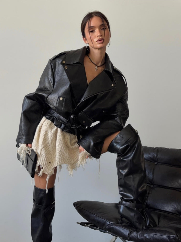 Damen Oversize-Bikerjacke aus veganem Lederimitat mit Taillengürtel & Schulterklappen Shop Nory