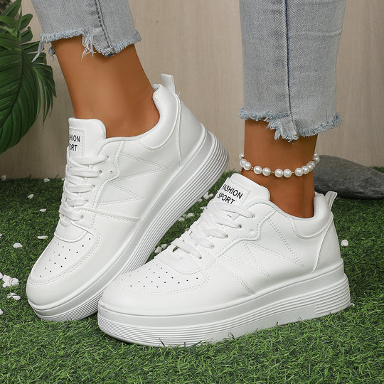 Damen Chunky-Sneaker mit erhöhtem Plateau, perforierter Zehenpartie und gepolstertem Schaft Shop Nory