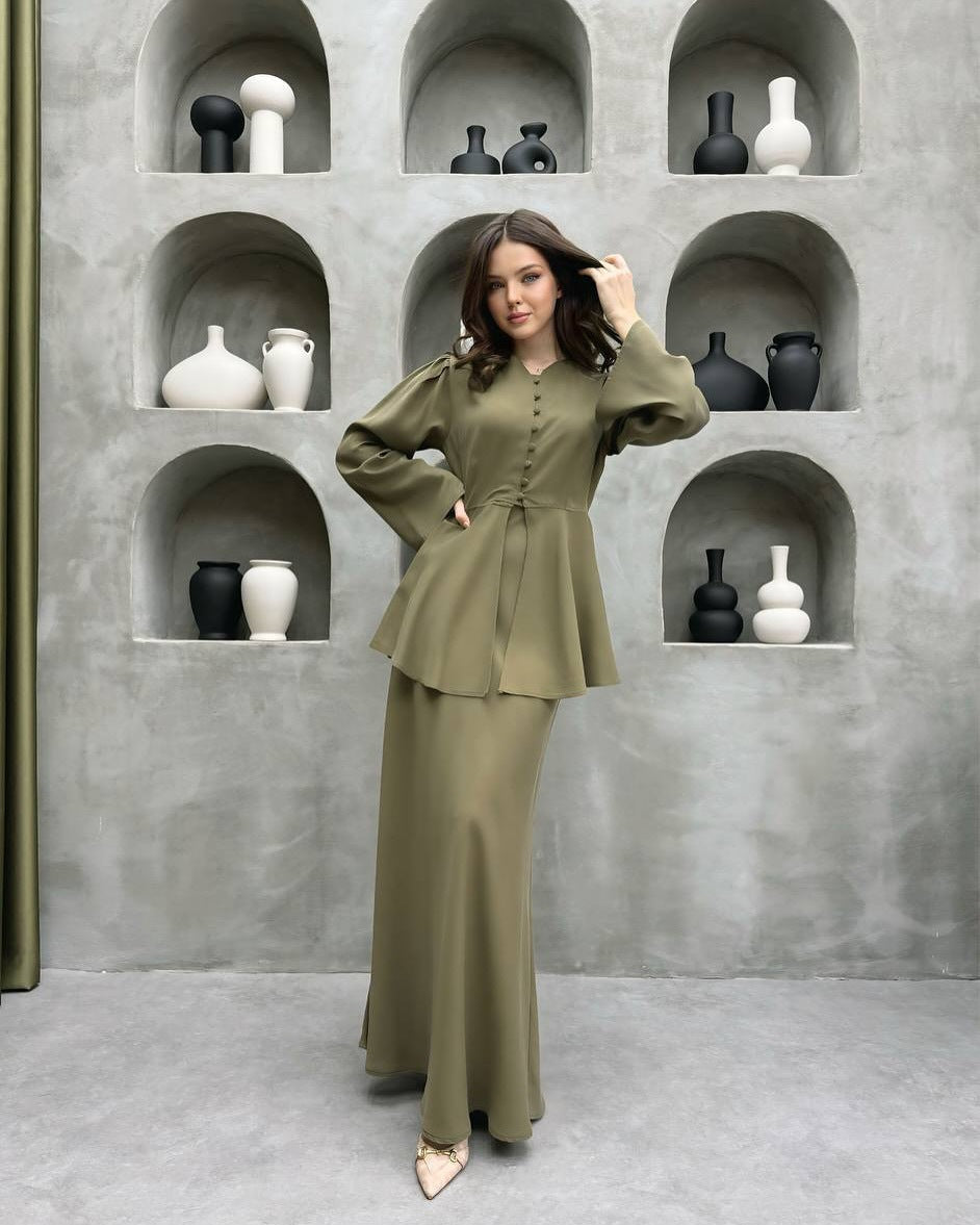 Damen Elegantes Kleid mit Rüschendetails und Knopfleiste