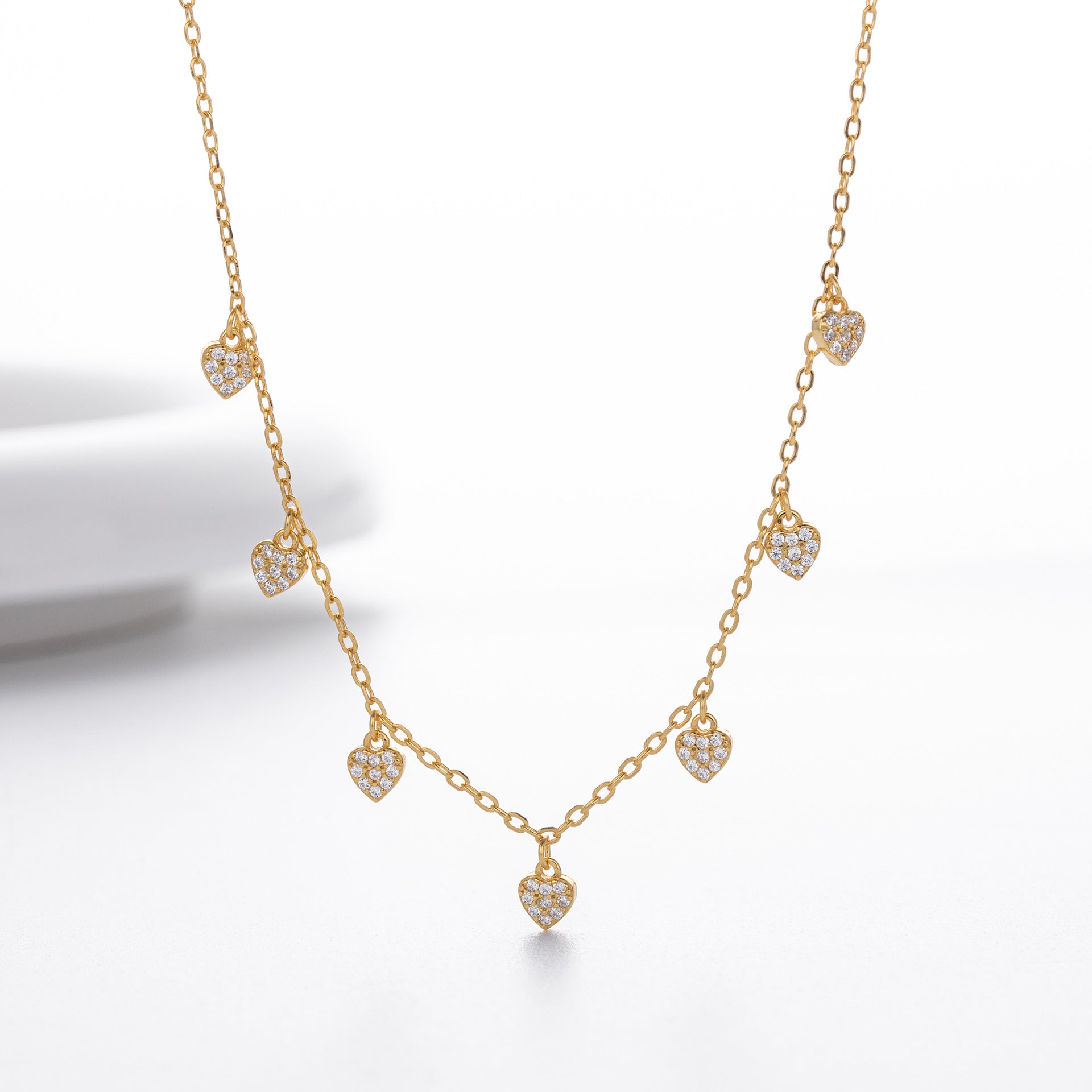 Damen Halskette mit herzförmigen Zirkonanhängern und feiner Gliederung Shop Nory