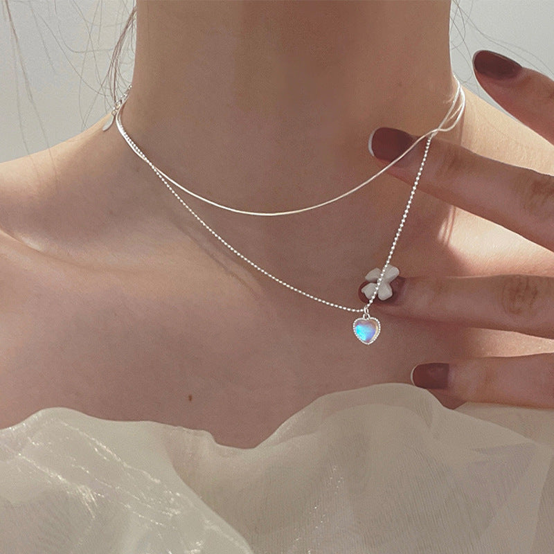 Damen Halskette mit verspieltem Herzanhänger und floralem Detail Shop Nory