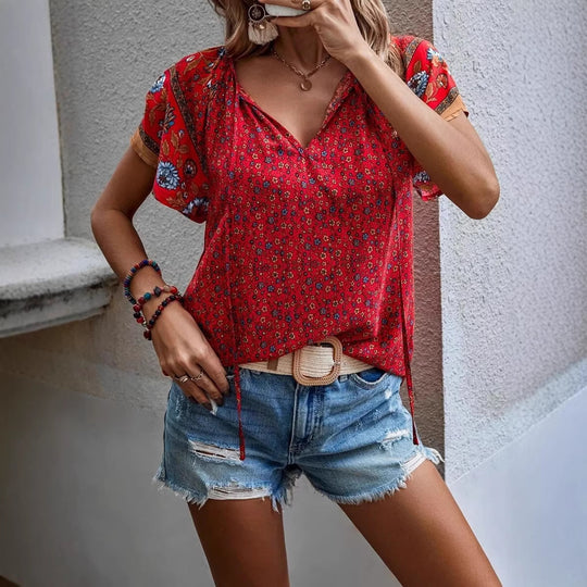 Damen Leichtes Blusenshirt mit V-Ausschnitt, kurzen Kimonoärmeln und floralem Allovermuster Shop Nory