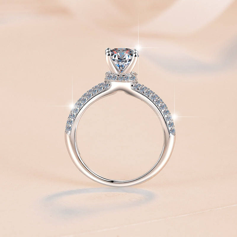 Damen Verlobungsring mit strahlendem Zirkonia und filigraner Detailverzierung Shop Nory