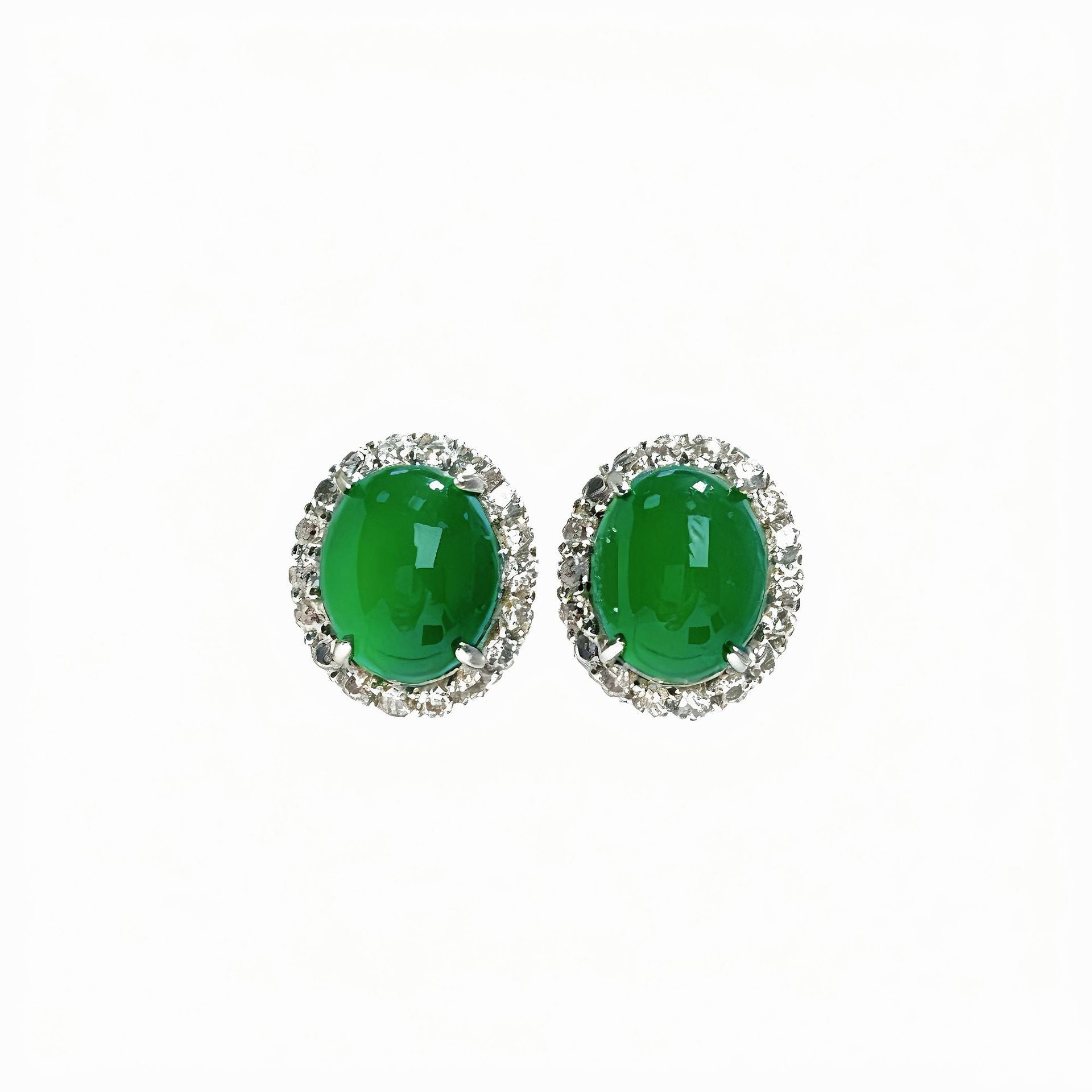 Damen Ohrringe mit ovalem Jadestein und funkelndem Zirkonia-Rahmen Shop Nory