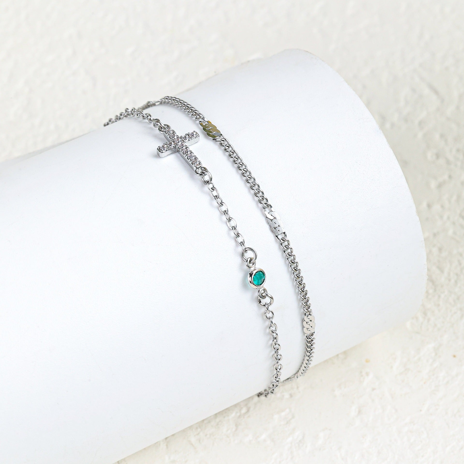 Damenarmband mit christlichem Kreuz und funkelnden Strasssteinen Shop Nory