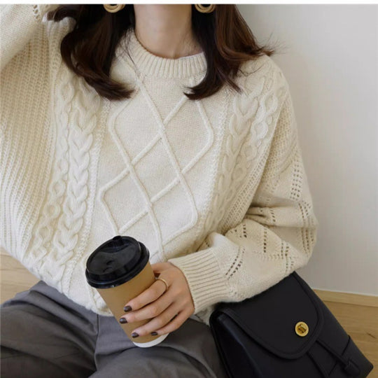 Damen Oversize Zopfmuster-Strickpullover mit Ajour‑Details und geripptem Saum Shop Nory