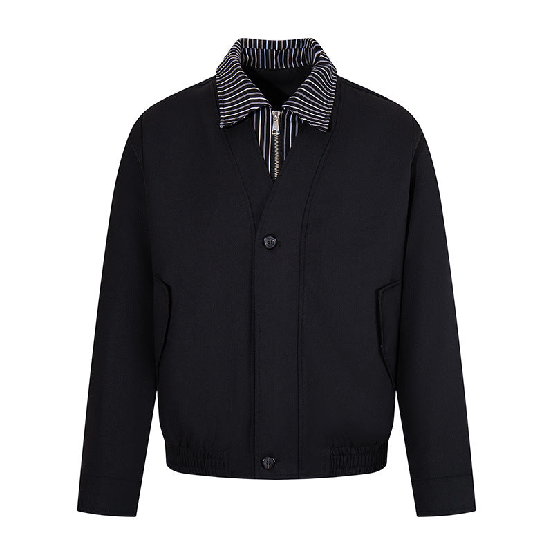 Herren Kurz geschnittene Blouson-Jacke mit gestreiftem Innenkragen, verdecktem Zweiwege-Reißverschluss und elastischem Saum Shop Nory