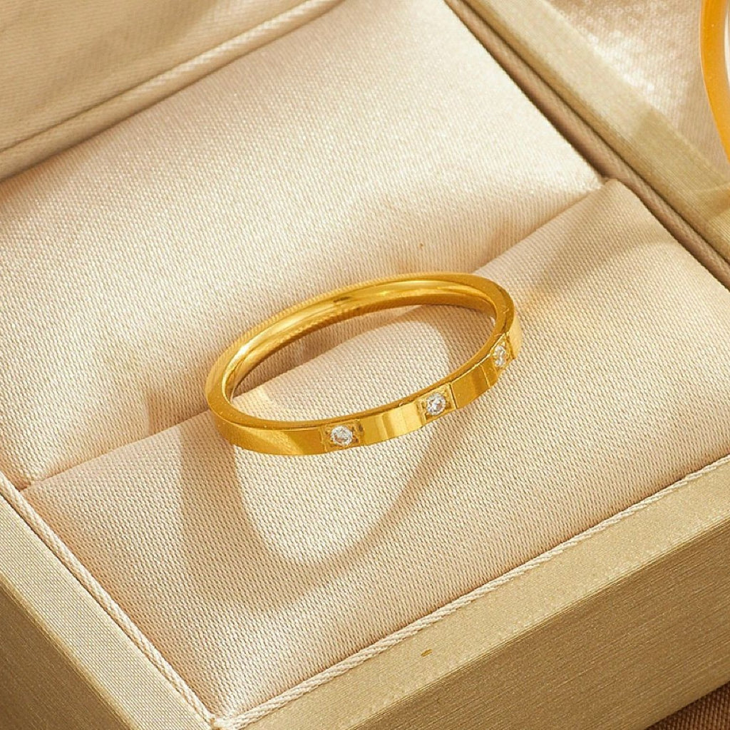 Damen Gold Strukturierter Bandring mit Funkelnden Akzenten Shop Nory