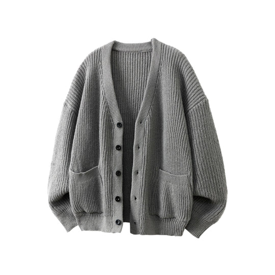 Unisex Oversize Grobstrick-Cardigan mit V-Ausschnitt, Knopfleiste und aufgesetzten Taschen Shop Nory