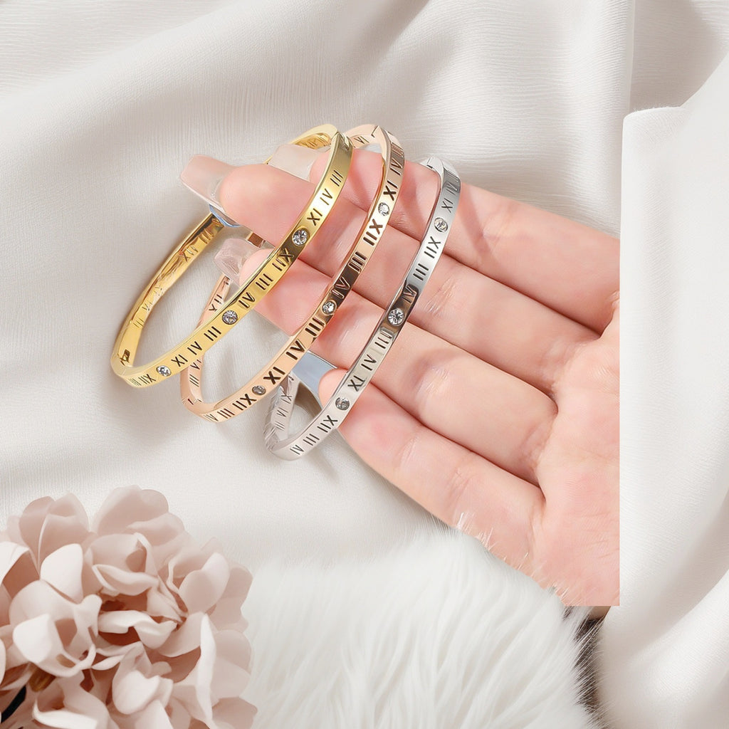 Damen Armreif mit elegantem römischen Ziffern-Design und Zirkonia Shop Nory