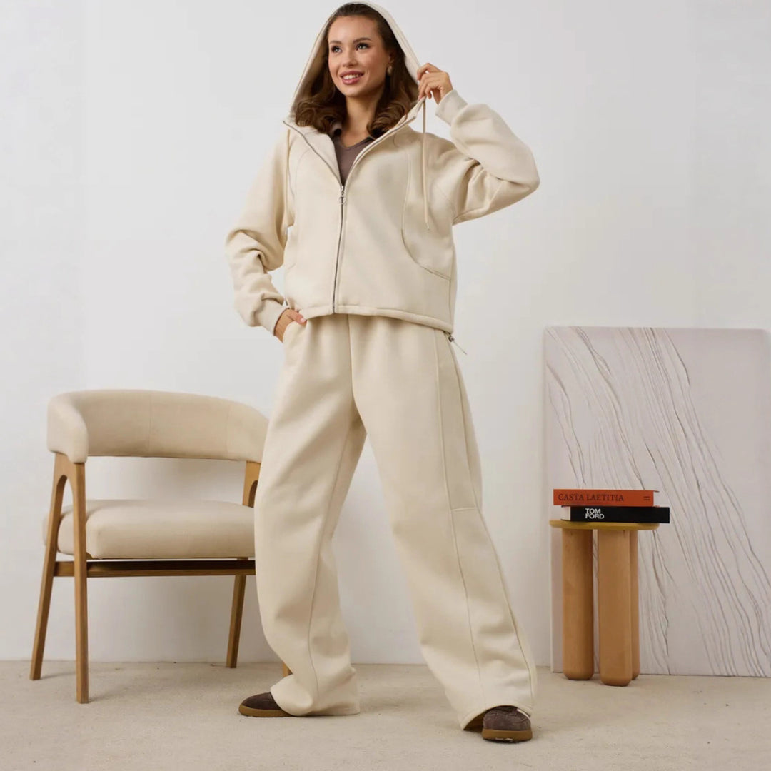 Damen Oversize-Zip-Hoodie mit Kängurutasche und hochgeschnittener Sweathose mit weiter Beinführung Set Shop Nory