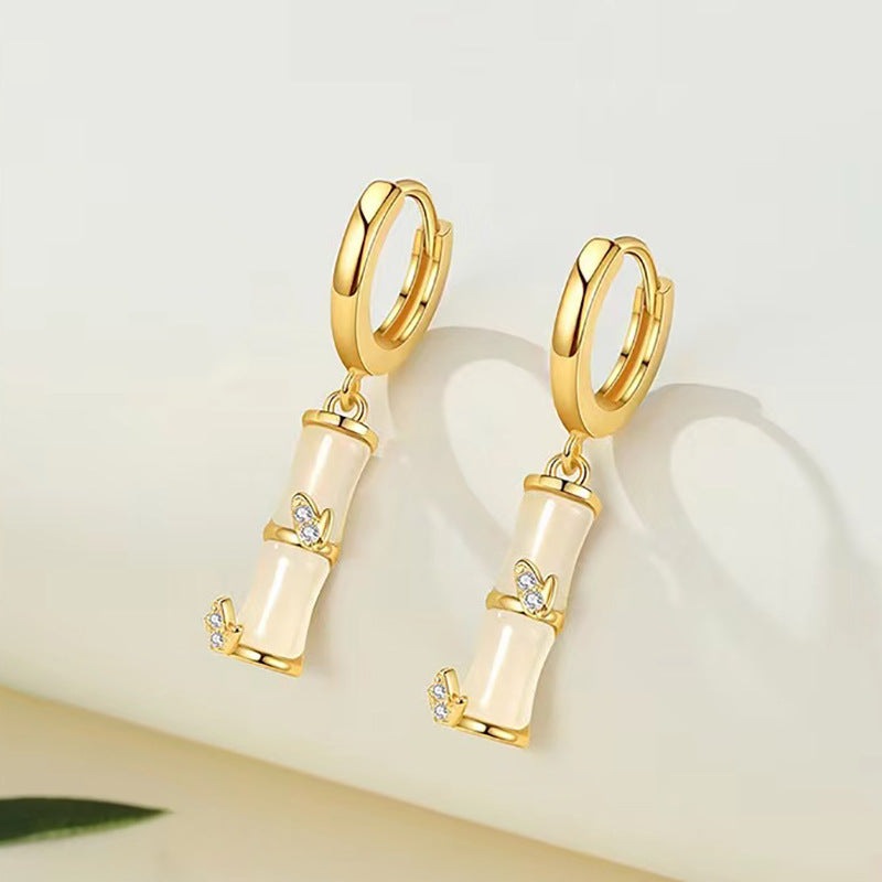 Damen Ohrstecker mit kunstvollem Design und funkelnden Zirkonia Shop Nory