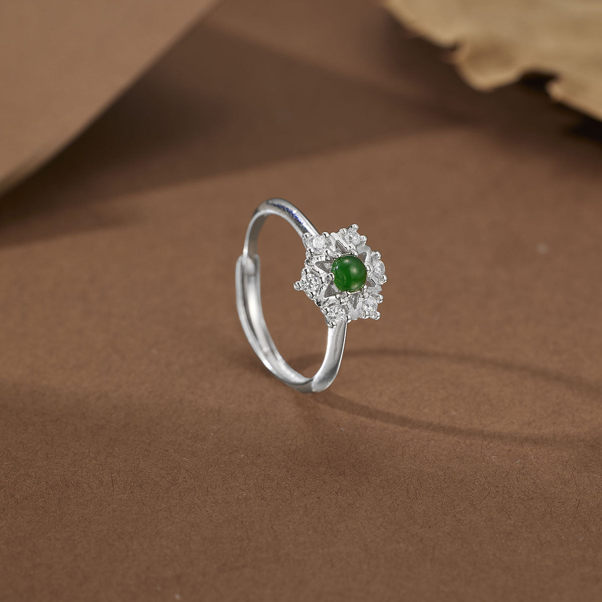Damen Ring mit funkelndem grünen Jade-Edelstein und Zirkonia-Verzierung Shop Nory