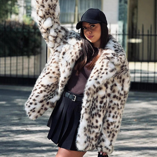 Damen Kurzmantel aus veganem High-Pile Kunstpelz mit Leopard-Print Shop Nory