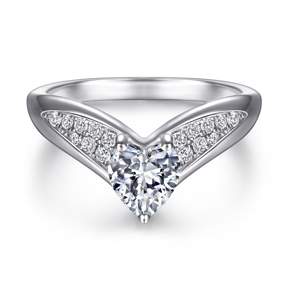Damen Ring mit herzförmigem Design und funkelndem Kristallbesatz Shop Nory