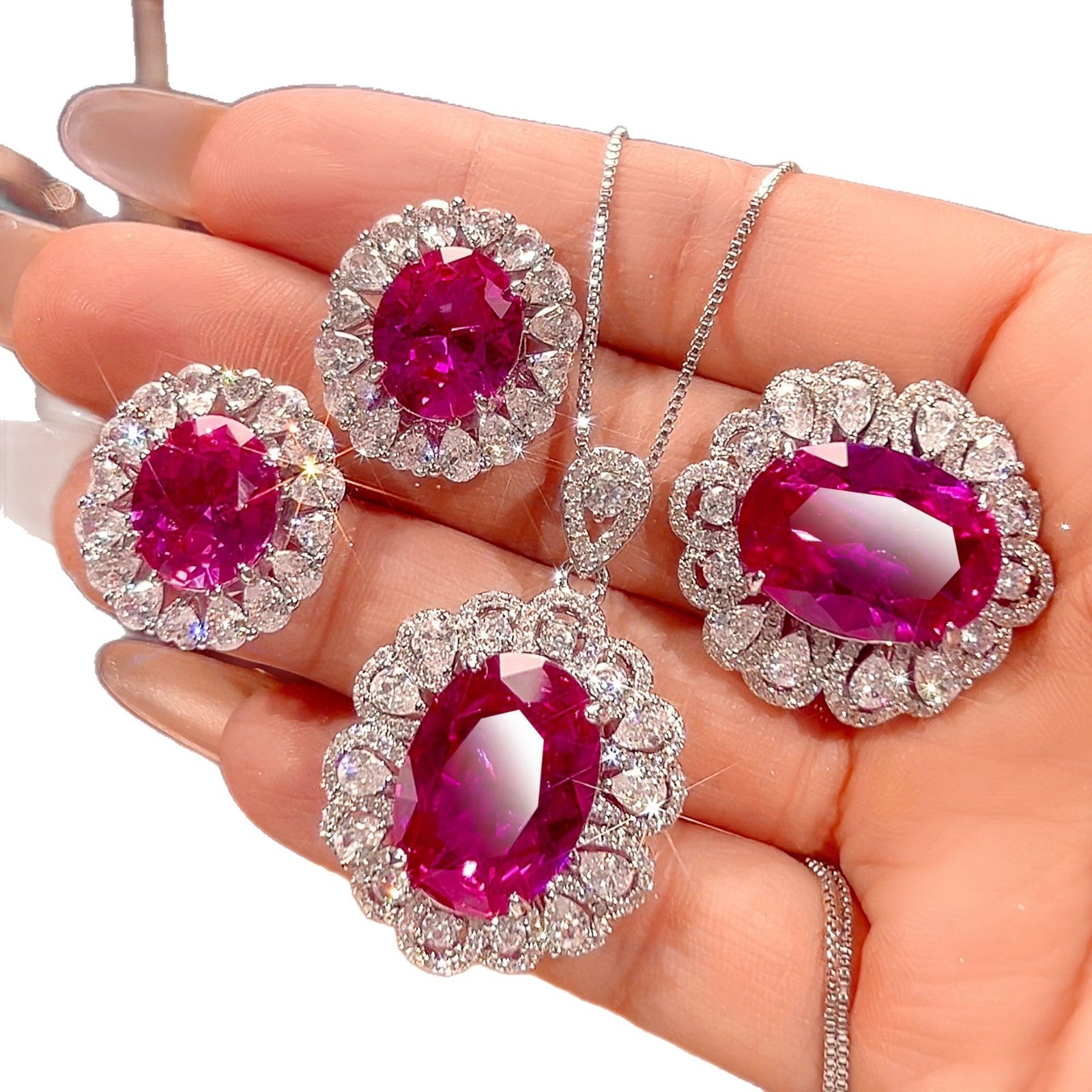 Luxuriöse ovale Rubin-Halo-Pendelleuchte und passende Ohrstecker mit Pavé-Diamanten in Weißgoldfassung