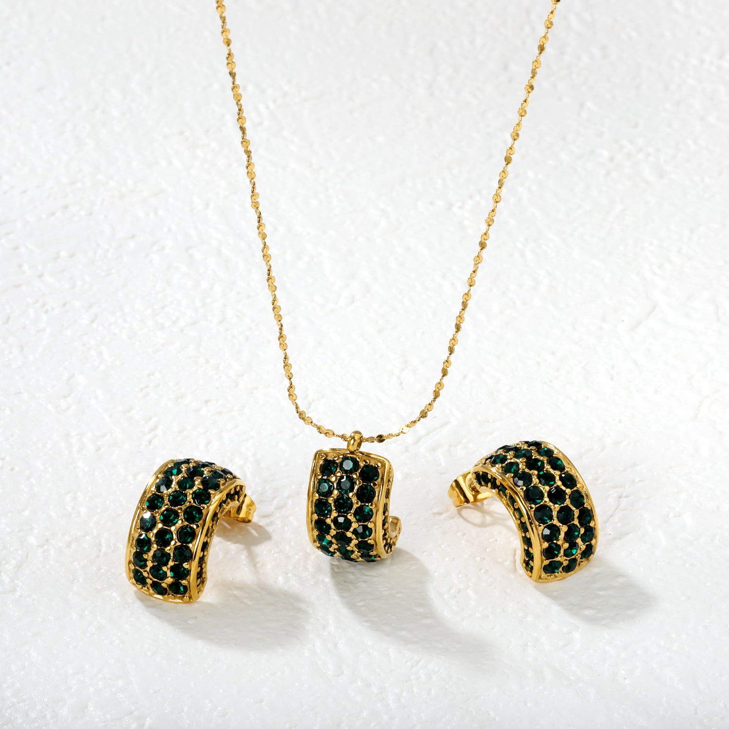 Damen Schmuckset mit funkelnden Zirkonia-Elementen und eleganten Anhängern Shop Nory