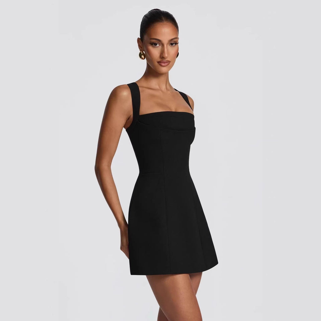 Damen figurbetontes Minikleid mit breiten Trägern und elegantem Ausschnitt