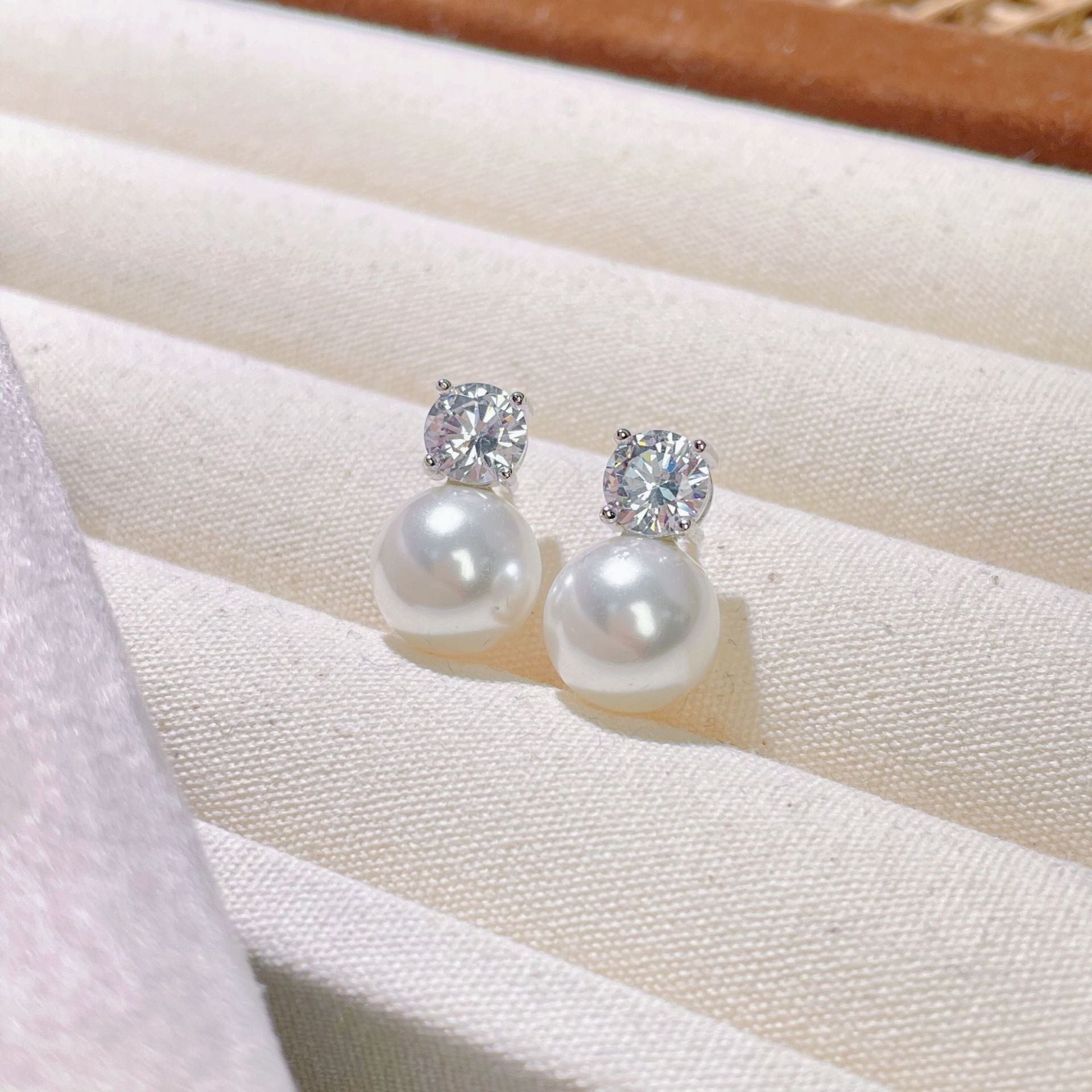 Damen Ohrstecker mit elegantem Perlen- und Kristallverzierung Shop Nory