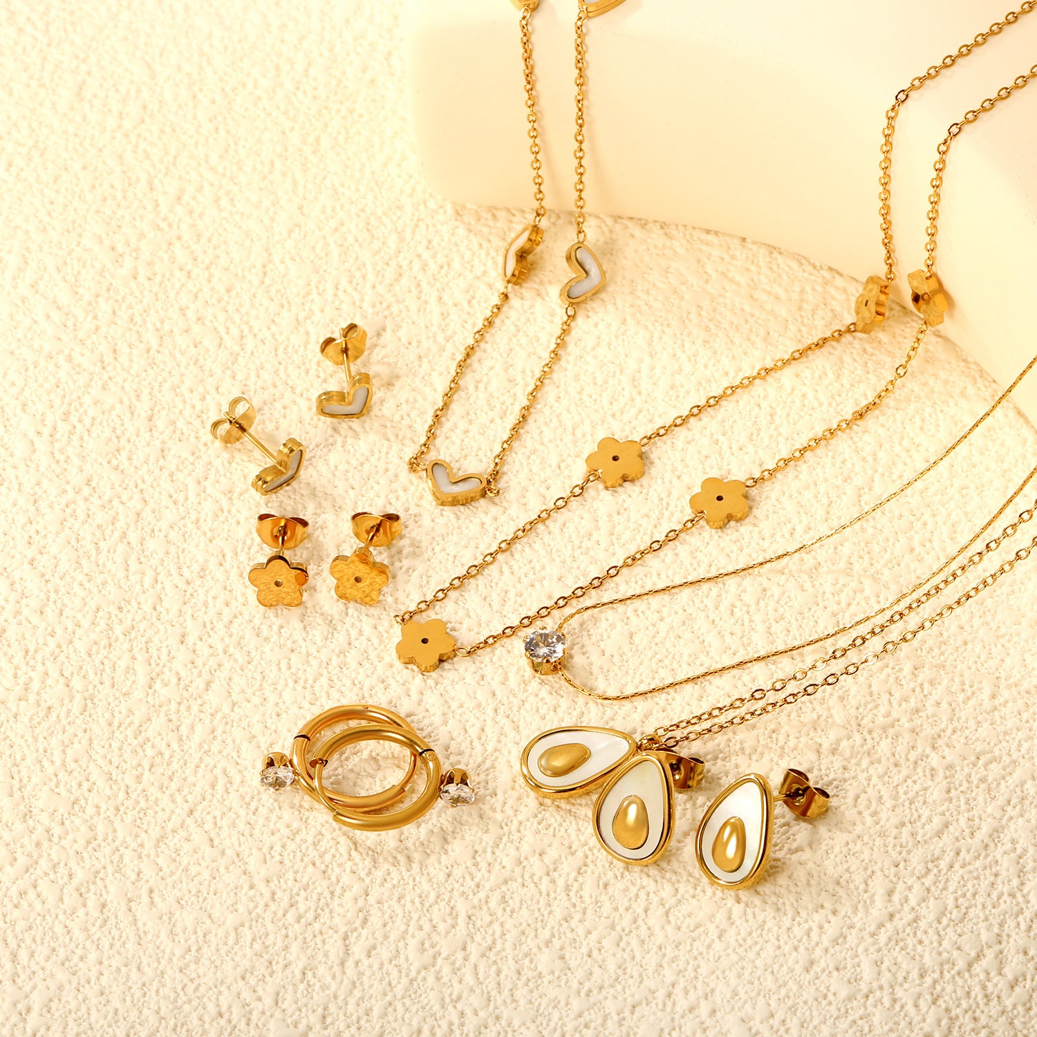 Damen Schmuckset mit herzförmigen Anhängern und funkelnden Zirkonia Shop Nory