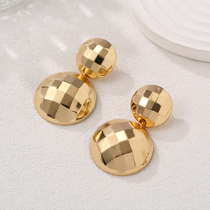 Damen Ohrstecker im eleganten, strukturierten Golddesign Shop Nory
