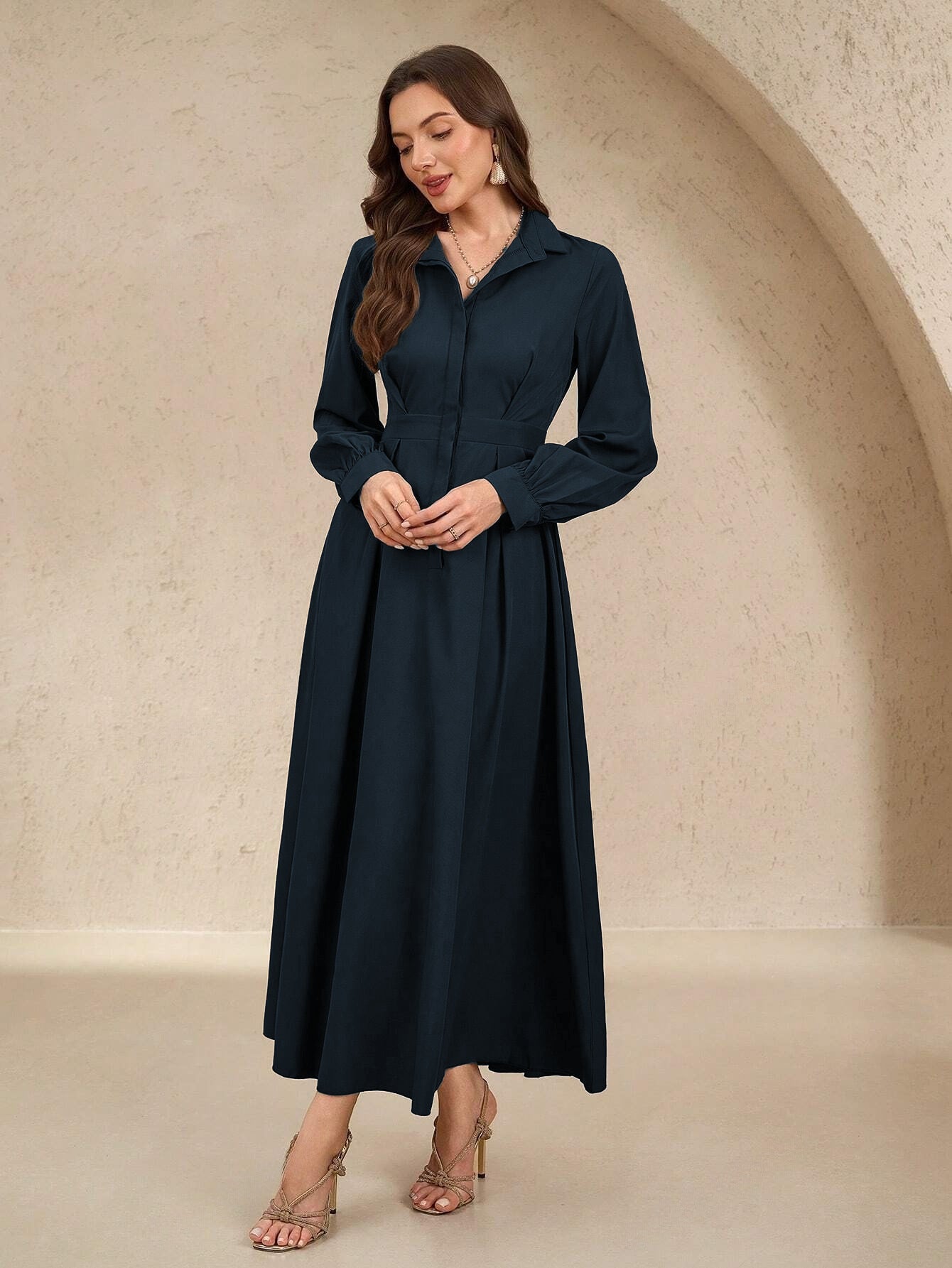 Damen Elegantes Hemdblusenkleid mit schwingendem Rock und praktischen Taschen