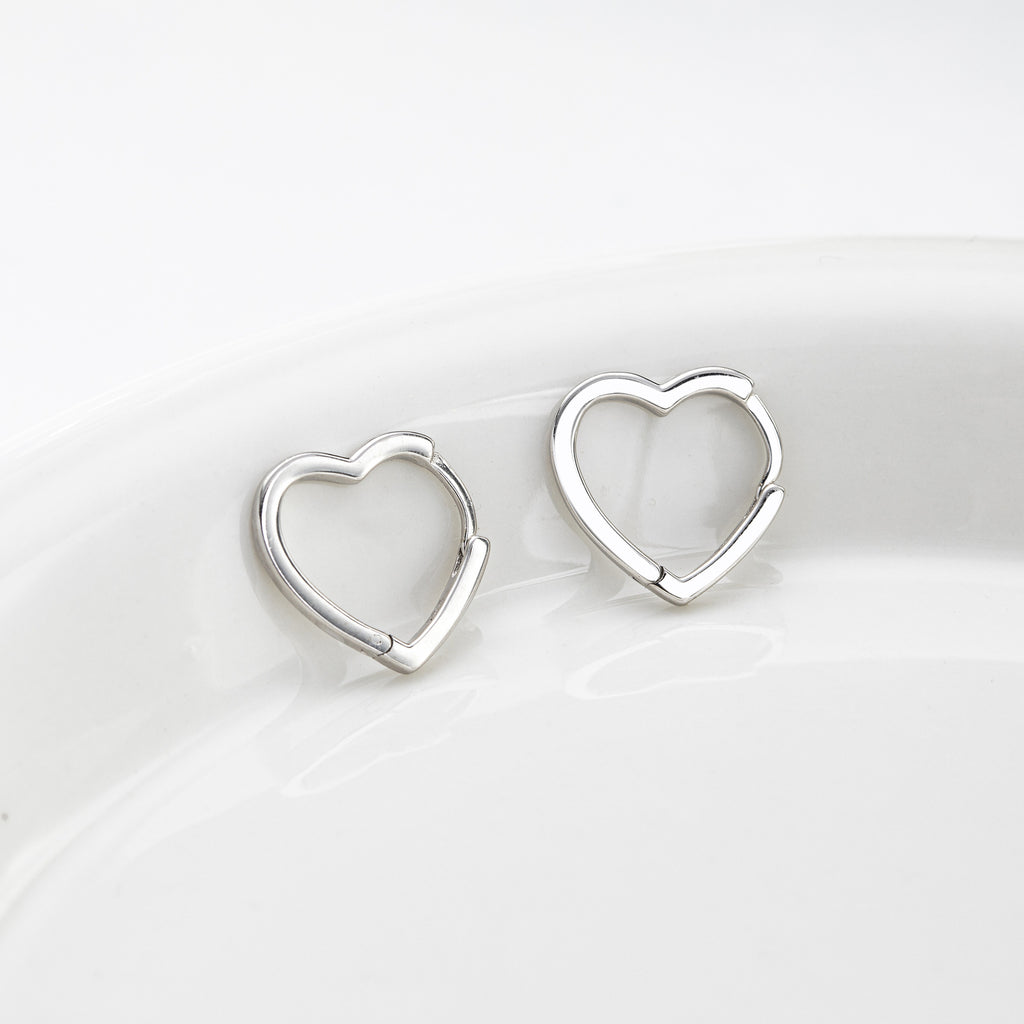 Damen Ohrringe in Herzform aus hochwertigem 925 Sterling Silber Shop Nory