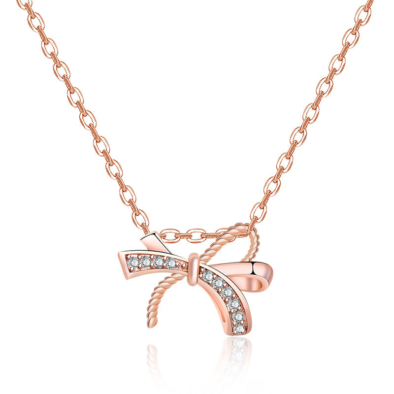 Damen Halskette mit kunstvollem Kleeblattanhänger und glitzernden Zirkonia Shop Nory