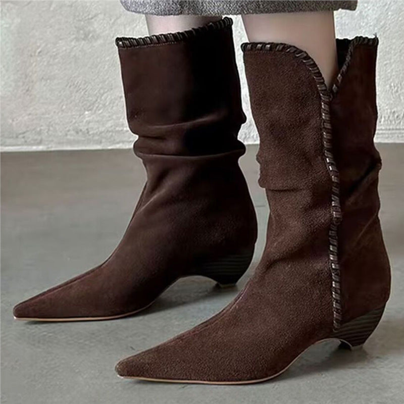 Damen Midcalf Slouch‑Stiefel aus Veloursleder mit spitzer Zehenpartie und sculpted Kitten‑Absatz Shop Nory