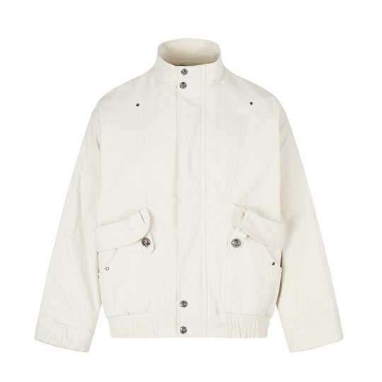 Damen Kurzer Boxy‑Bomber mit hohem Funnelkragen, Utility‑Pattentaschen und elastischem Saum Shop Nory