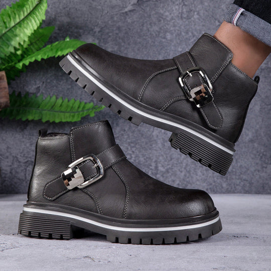 Herren knöchelhohe Lederoptik-Stiefelette mit dekorativer Metallschnalle und profilierter Gummisohle Shop Nory