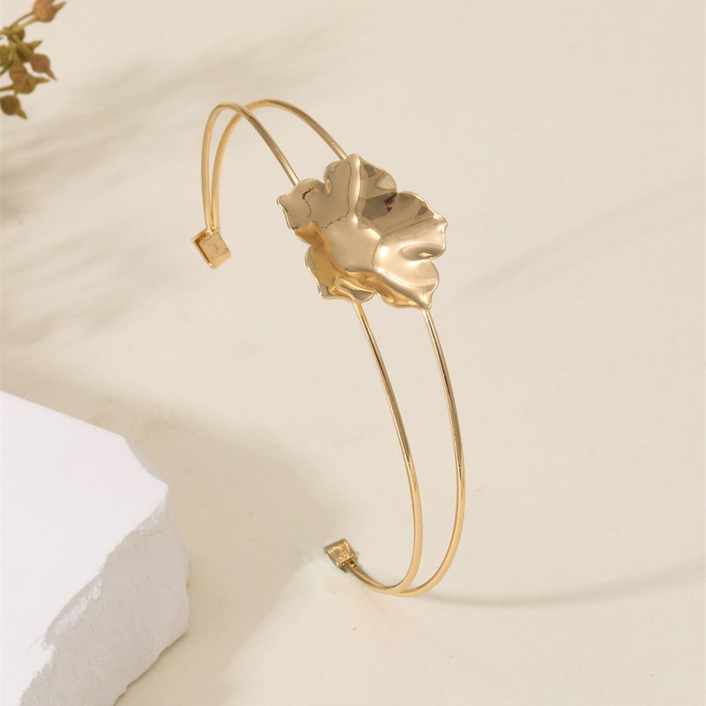 Damen Armreif mit kunstvollem Blattmotiv Shop Nory