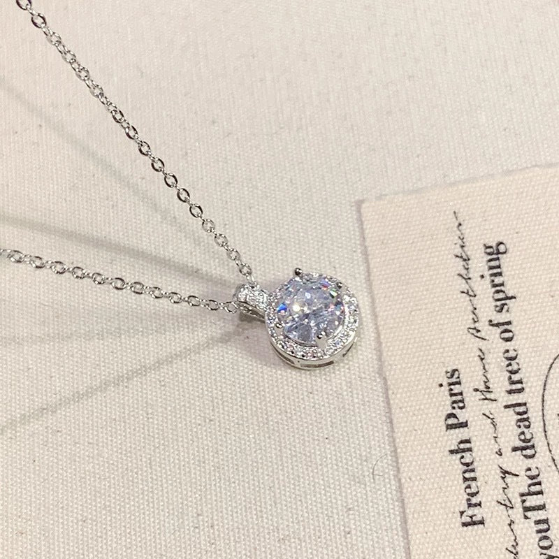Damen Halskette mit funkelndem Kristall-Anhänger und zarter Gliederkette Shop Nory