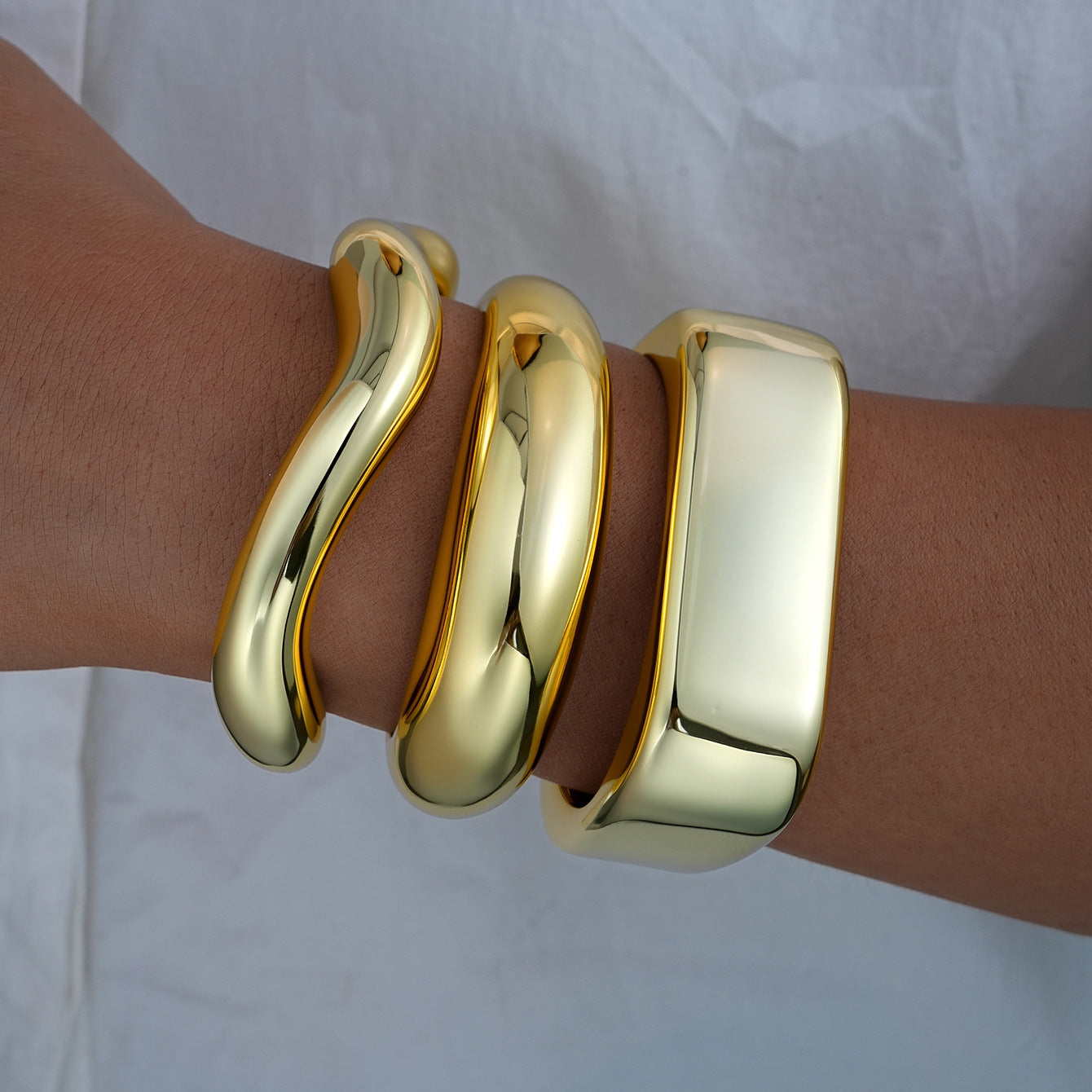 Damen Armreifen-Set mit kunstvollen Blumenmustern und eleganten Designs Shop Nory