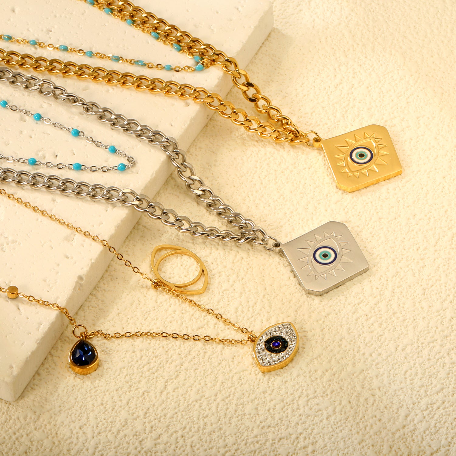 Damen Halskette mit mehrlagigem Design und auffälligem Augenanhänger Shop Nory