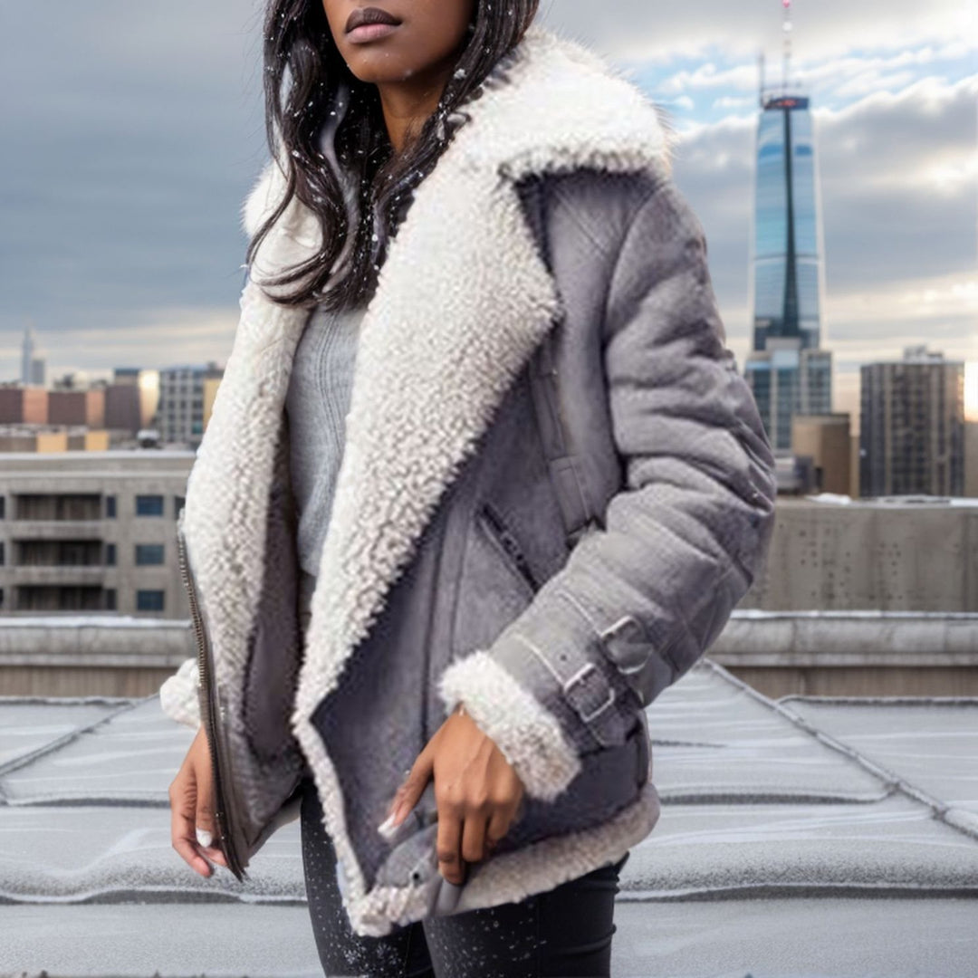 Damen Kurz geschnittene Aviator-Lederjacke mit Teddyfell‑Futter und Reißverschlussdetails Shop Nory